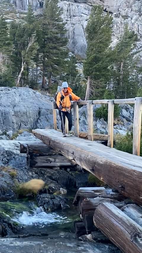 Strong winds buffet hikers crossing Garnet Lake outflow