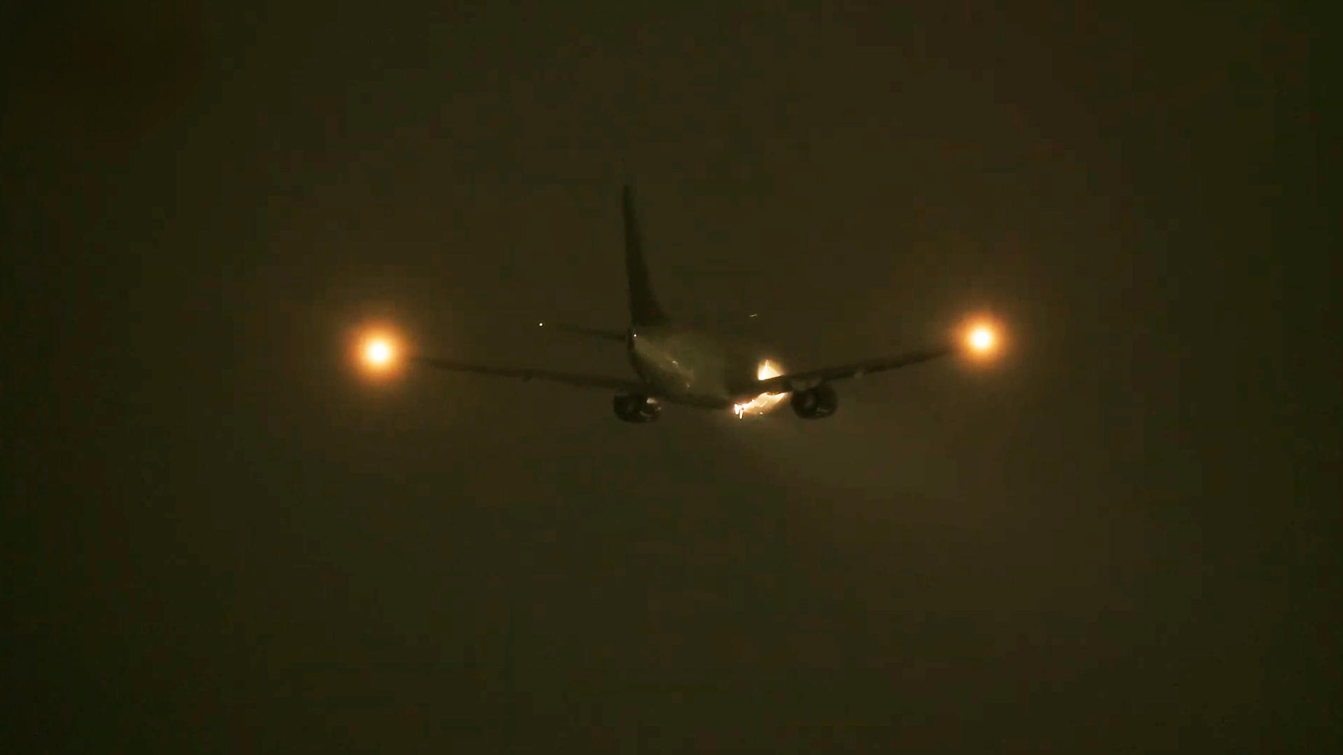 Planes miss landing twice in storm