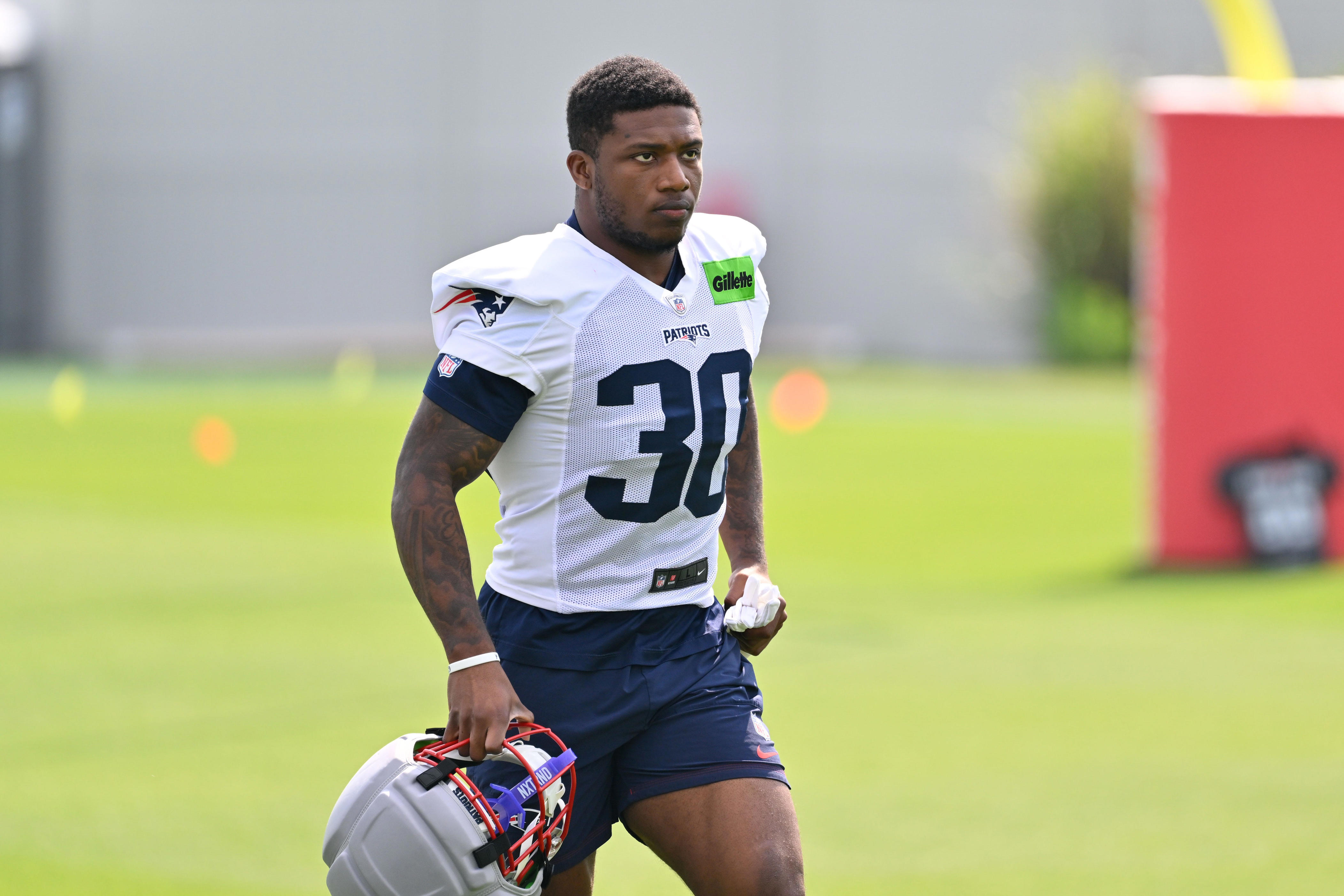 Falcons sign former Patriots 7th-round pick to practice squad