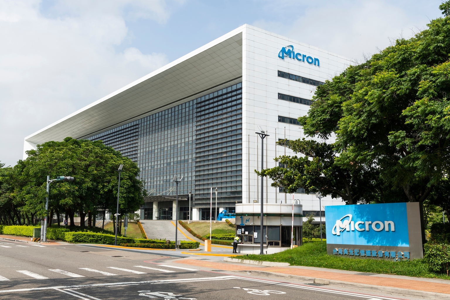 DA Davidson lifts Micron price target to $3000 on AI memory demand
