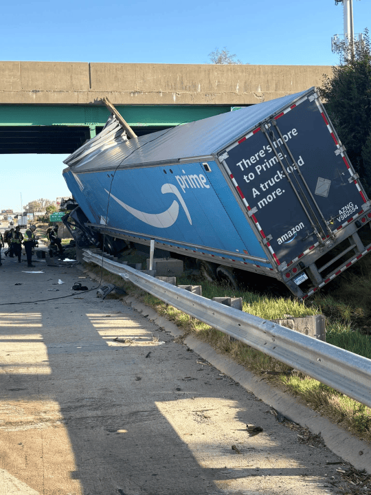 Photos: Amazon truck crash on NB I-65 sends at least 2 to hospital, ISP ...