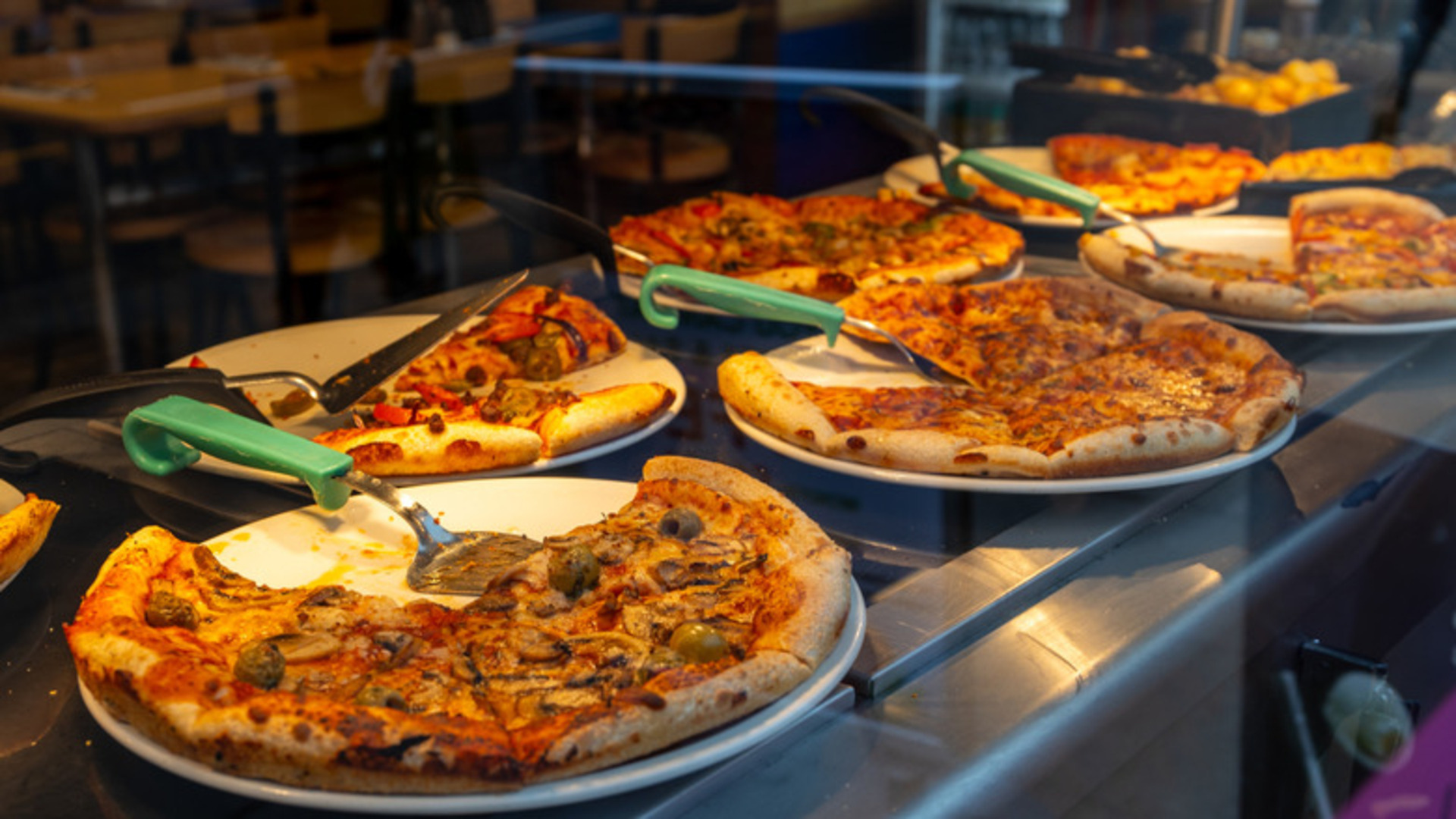 This once-struggling pizza chain ranks among the worst all-you-can-eat ...