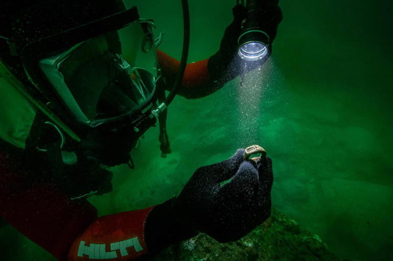 Pierwszy taki artefakt. Na pierścieniu z brązu odkryto latarnię z Faros