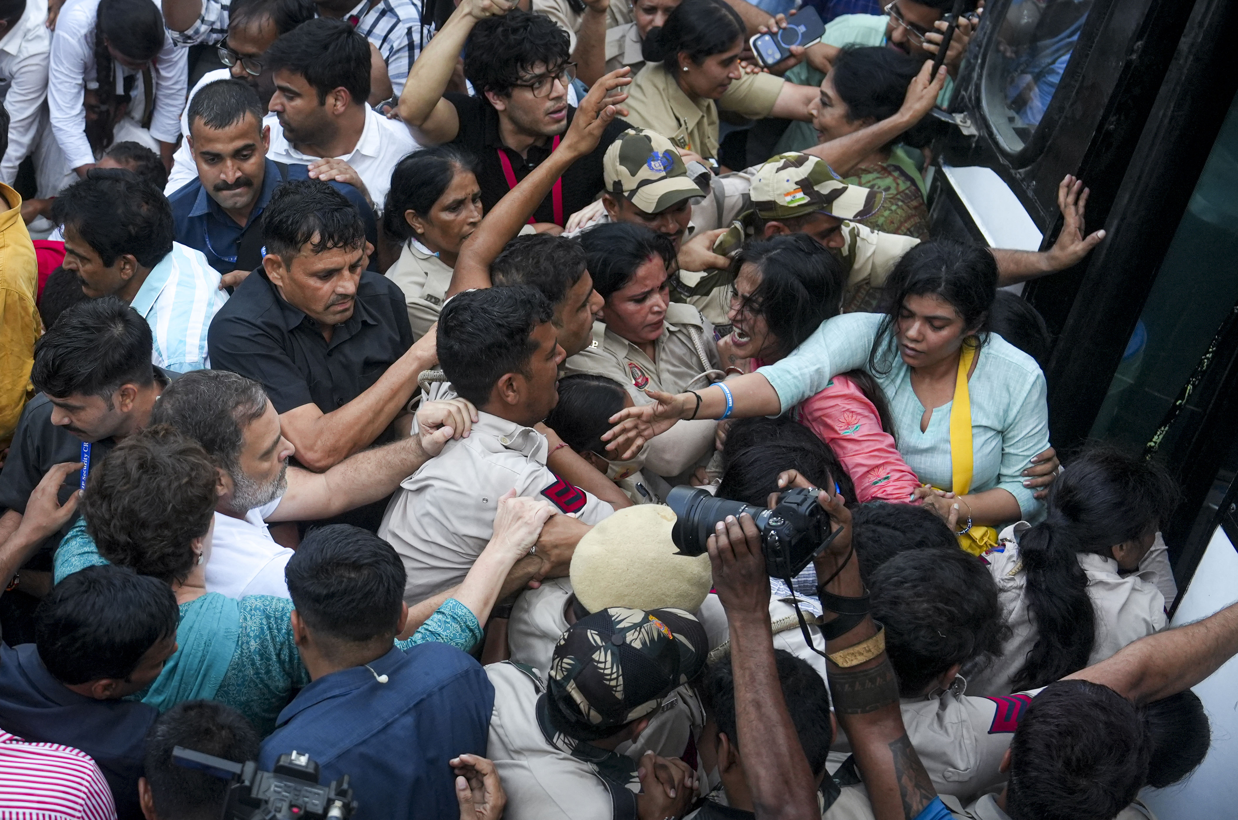 Rahul, Priyanka, other MPs detained after being forcibly removed from ...