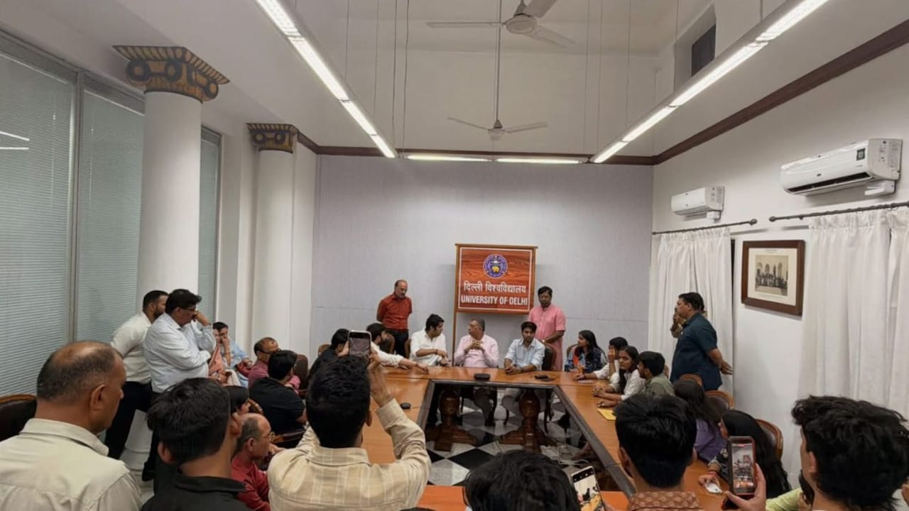 Delhi University listens to students' demand, reopens migration window ...