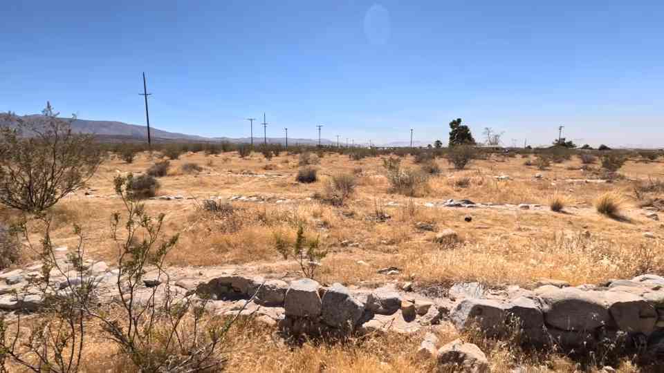 1,000 people tried to build a utopia in the Mojave Desert - then they ...