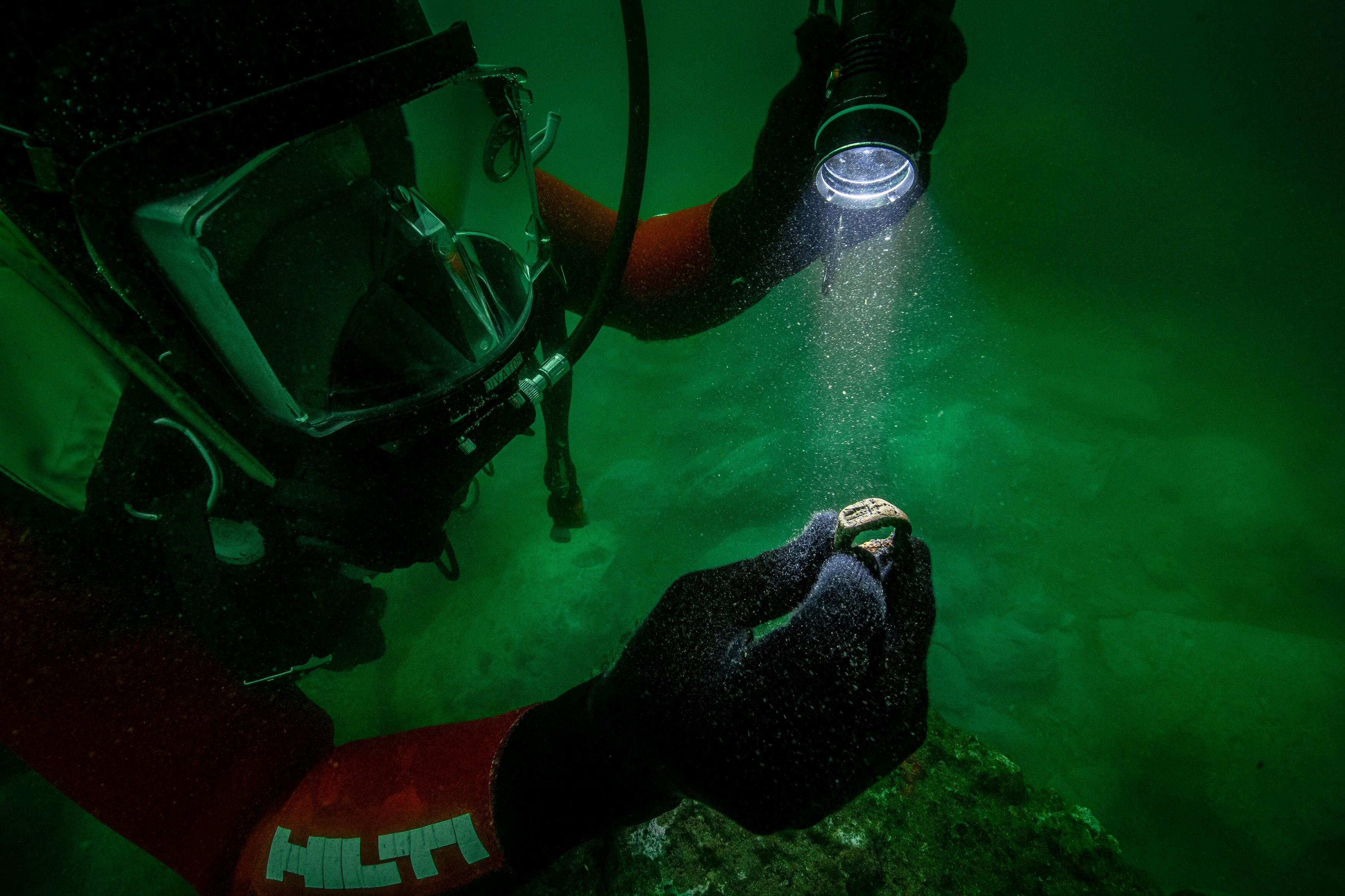 New image of an ancient wonder: Divers find ring showing Lighthouse of ...