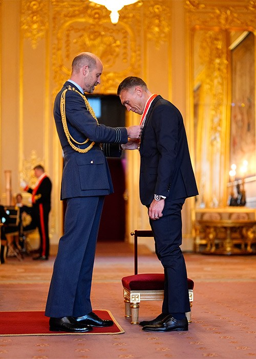 Rugby legend Kevin Sinfield supported by his wife as he's knighted for ...