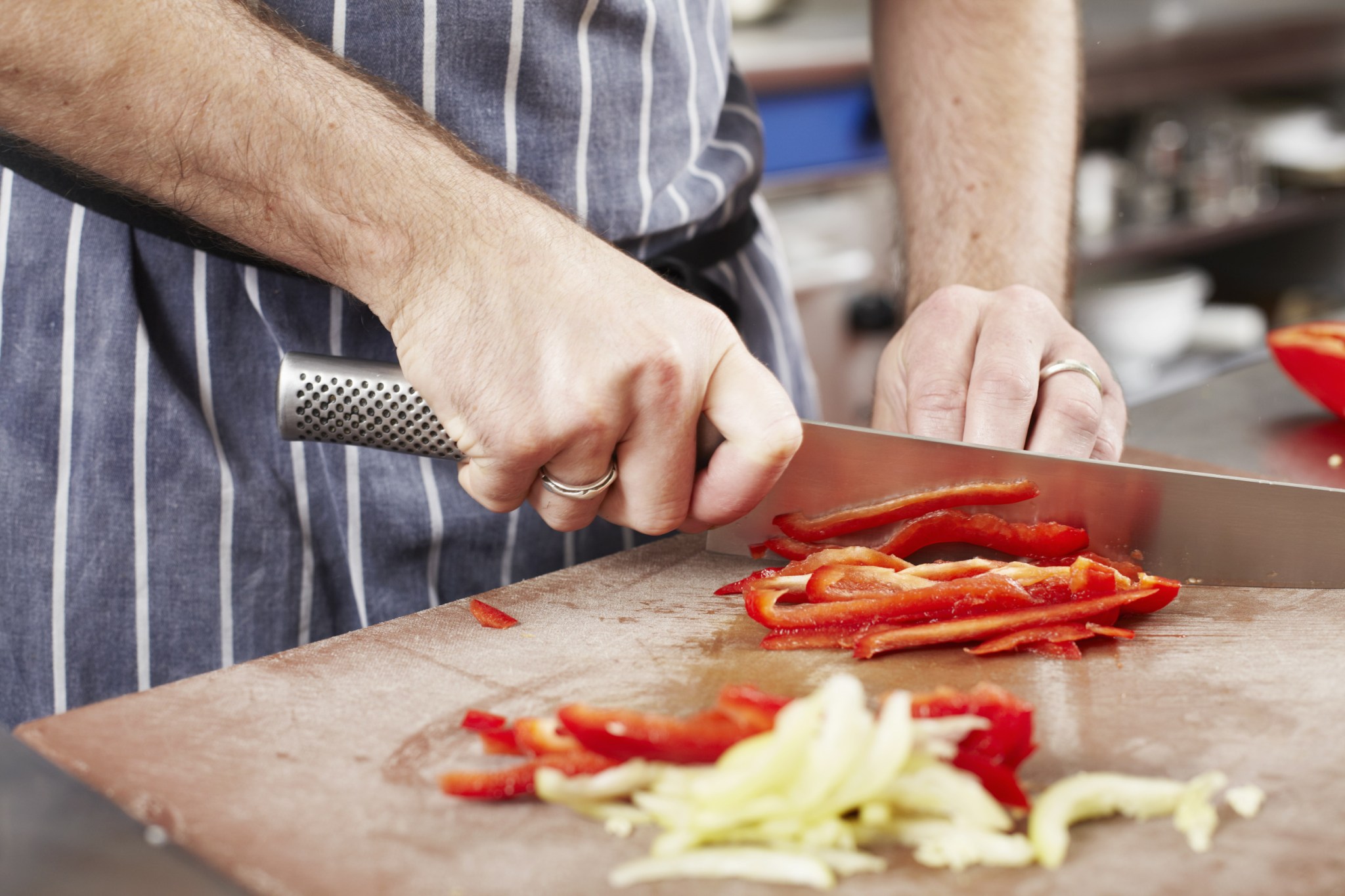 Pro chef hires assistant cook—not ready for what he prepares