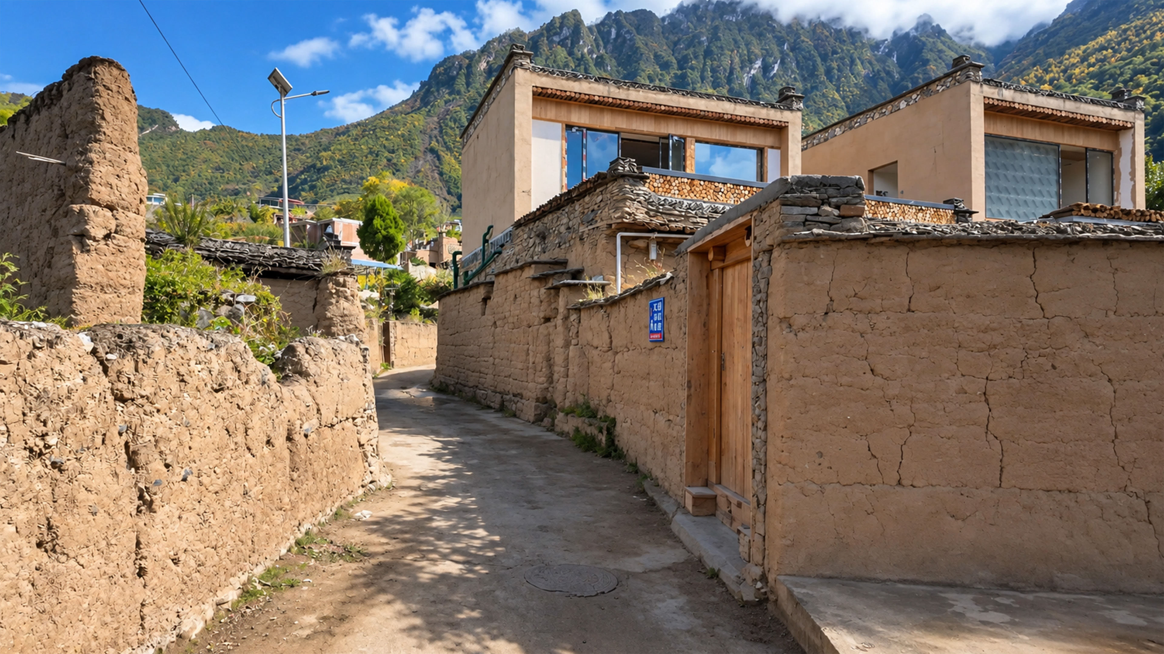 Les murs en terre des villages chinois cachent des maisons modernes