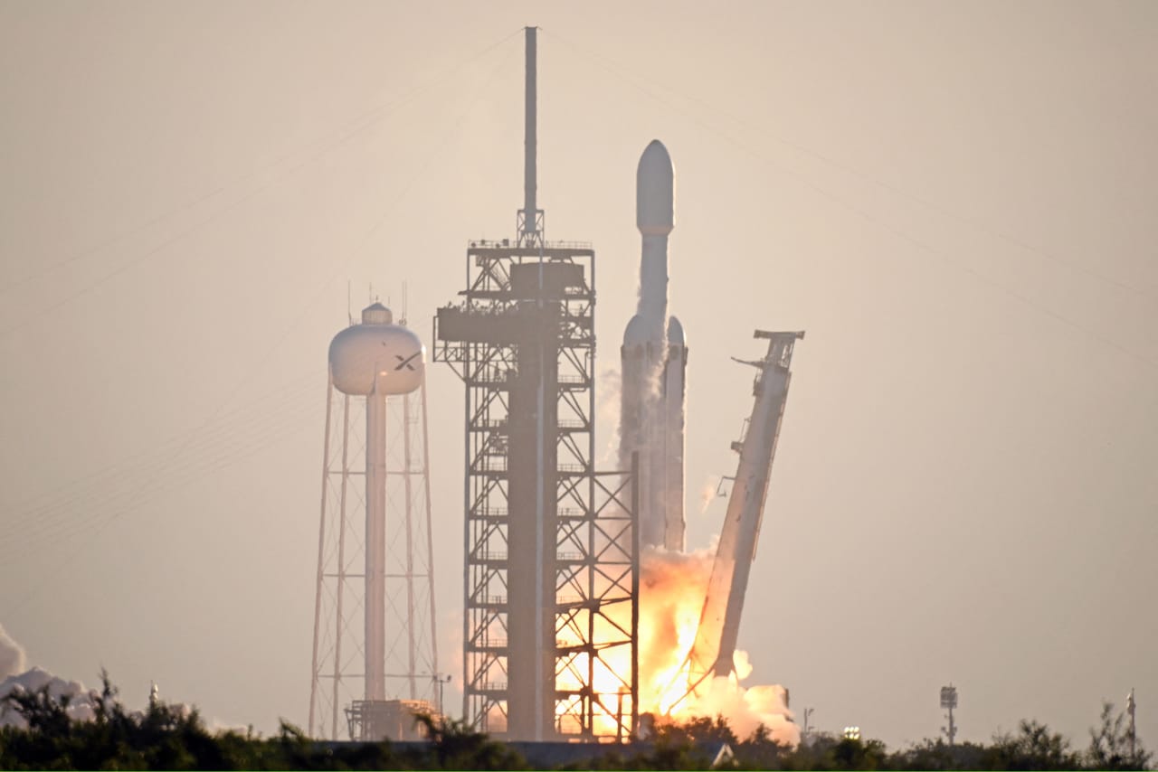 Why SpaceX stock can get a boost from Trump’s space traffic rules