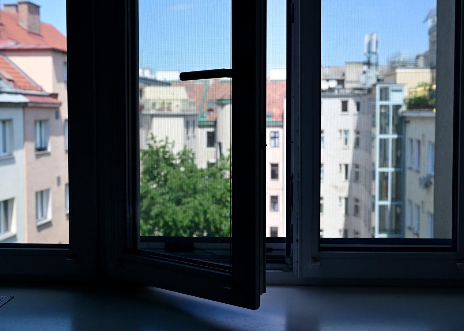 Mädchen (6) fiel aus Fenster im dritten Stock: Mann fing es auf