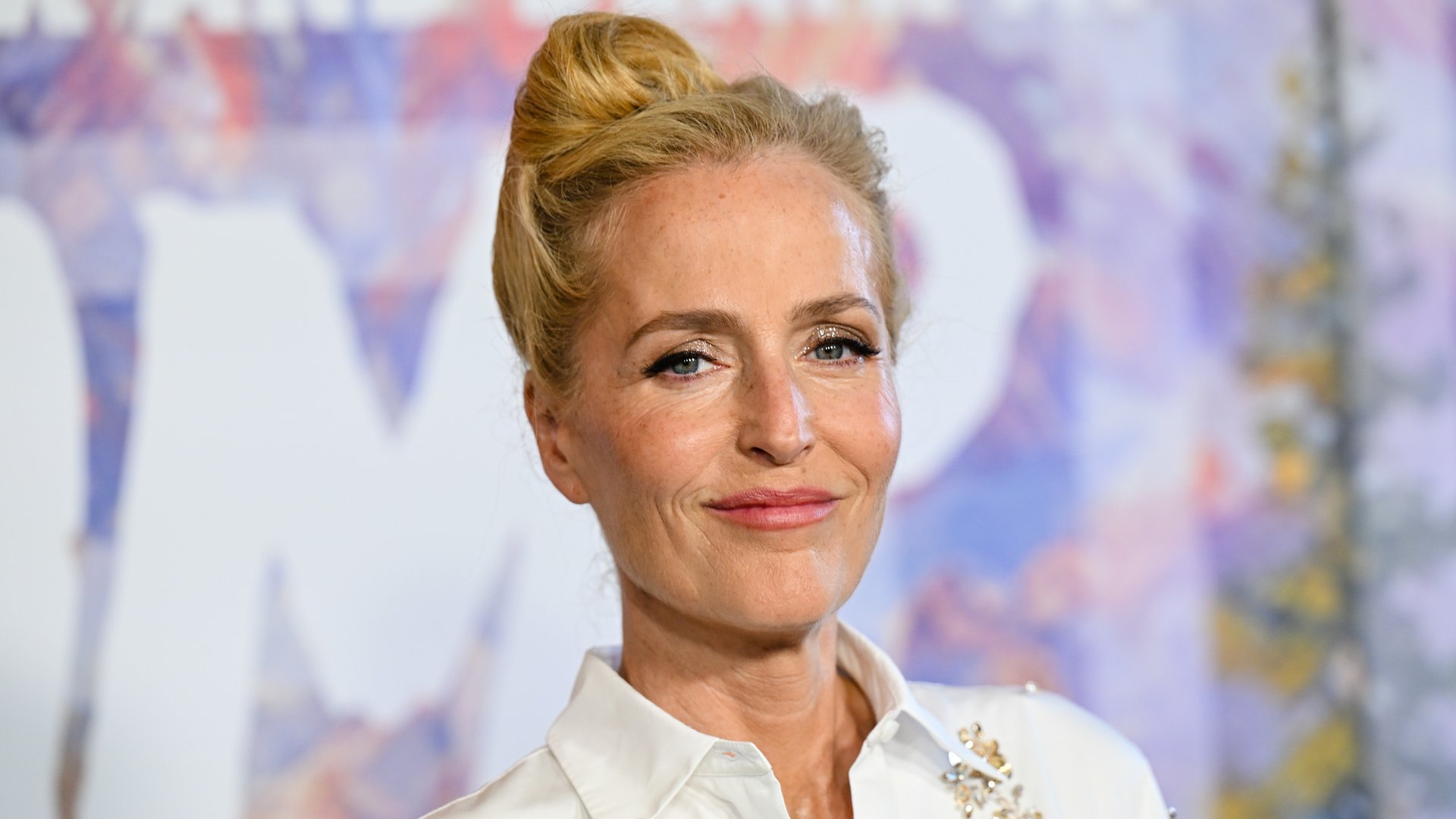 Gillian Anderson breaks silence on fan interaction outside London's ...