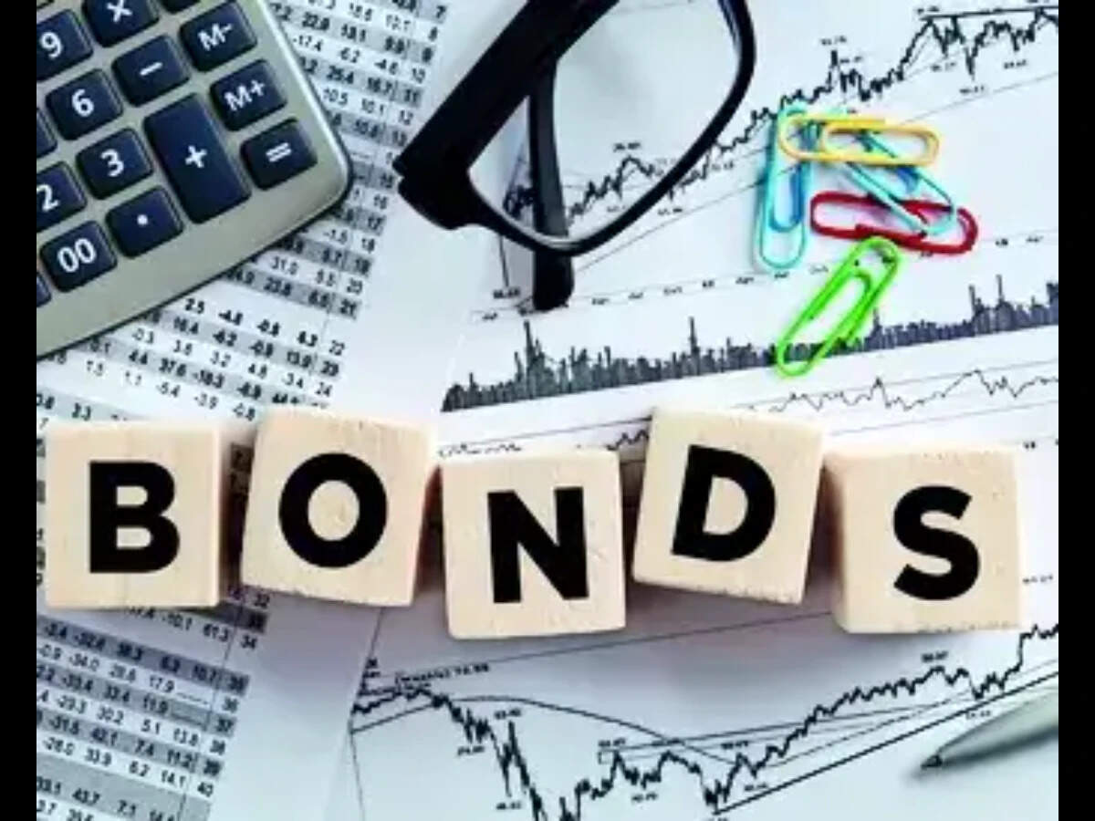 India bonds tumble after RBI's first rate hike in nearly four years
