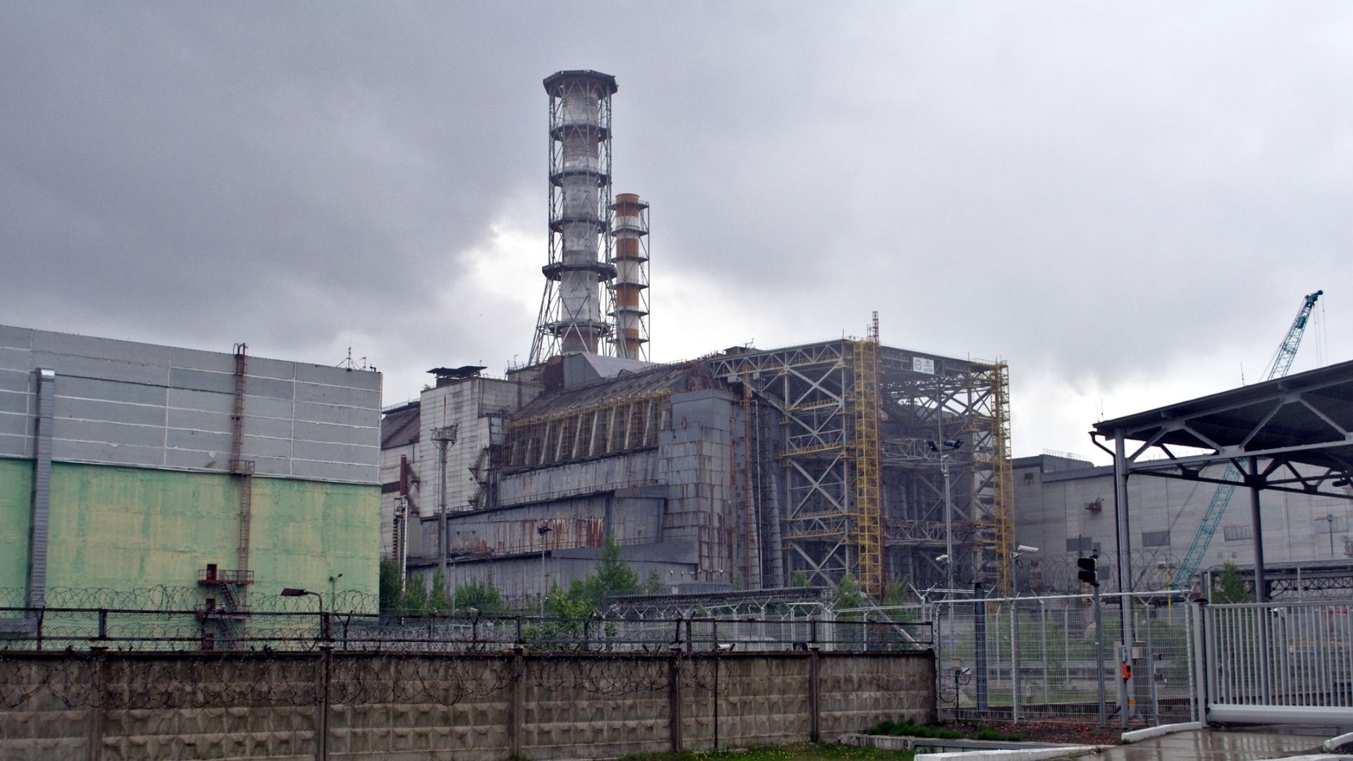 Microscopic nuclear fuel particles from Chernobyl still intact after 40 ...