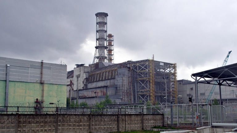 Microscopic nuclear fuel particles from Chernobyl still intact after 40 ...