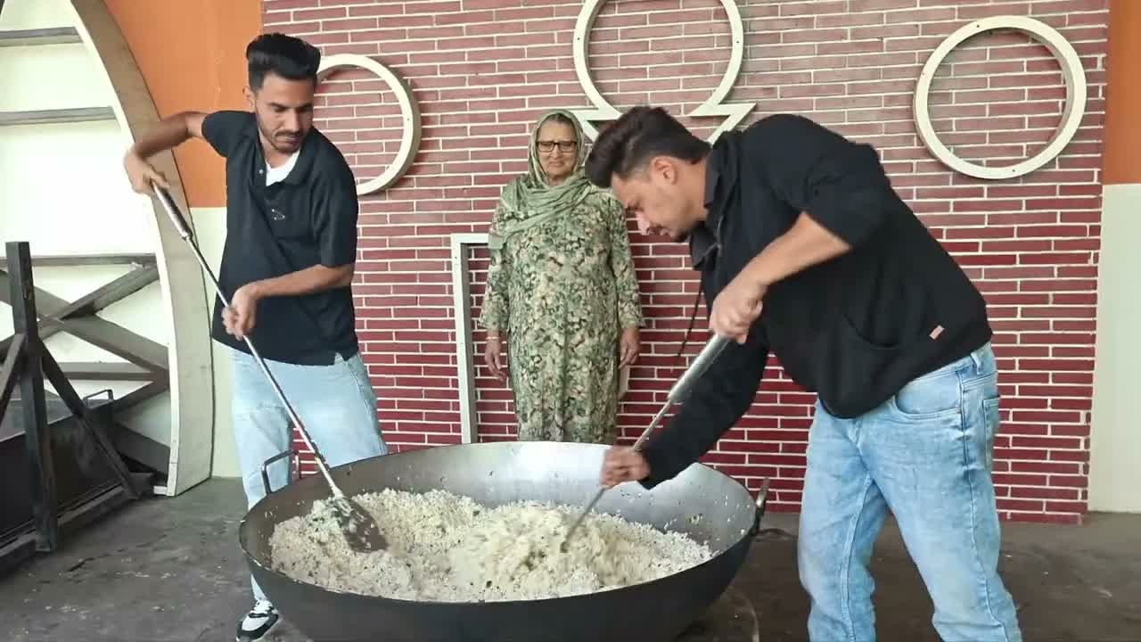 Village granny makes creamy mushrooms with zesty lemon coriander rice