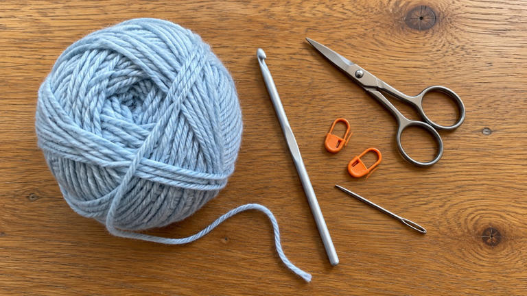 Learn to crochet in 5 simple steps