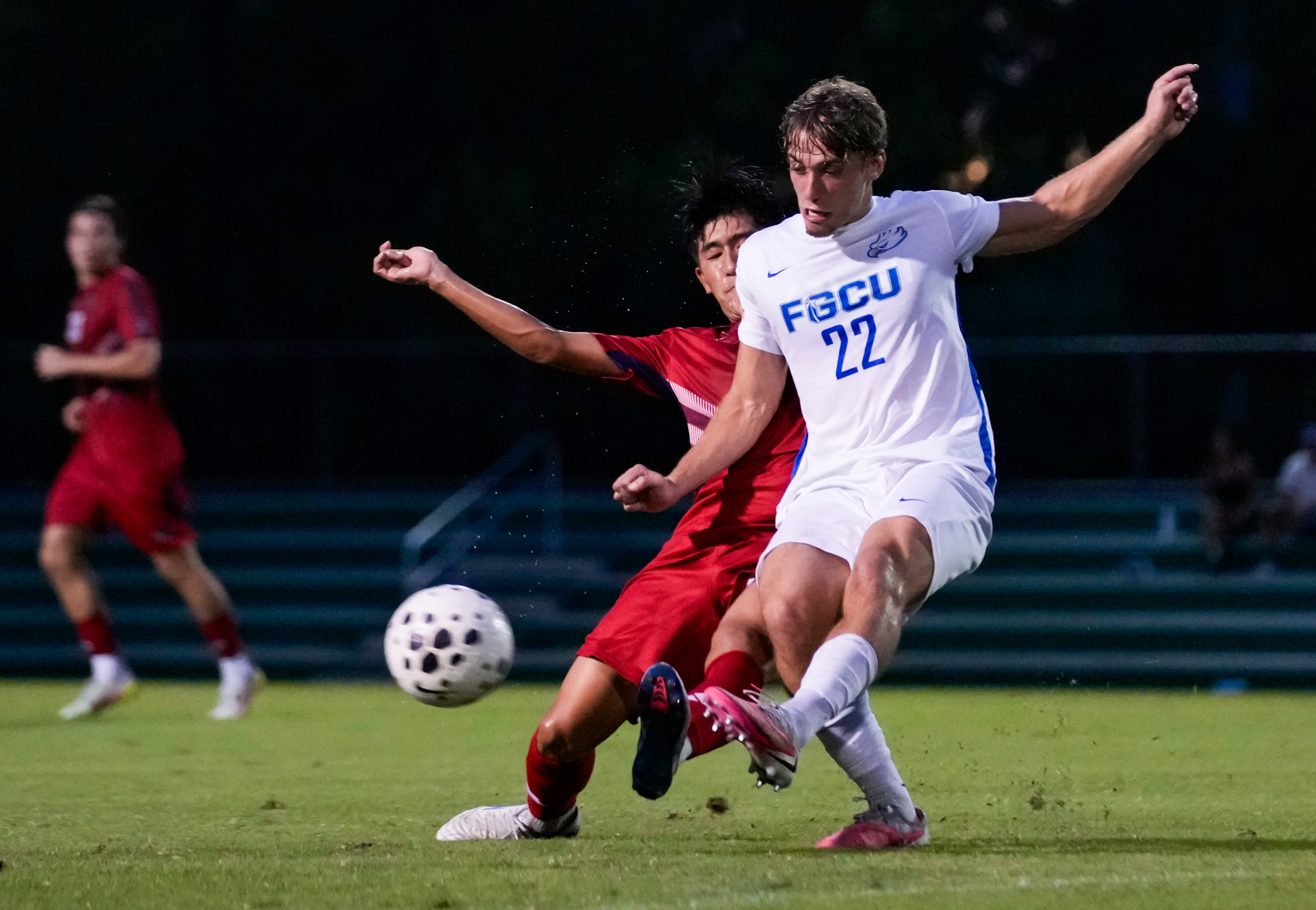 Former SW FL soccer stars Ryleigh Acosta, Emerson LaOrden find home at FGCU