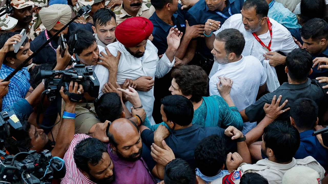 In Videos: Angry Priyanka Gandhi 'holds the ground' as cops drag her away