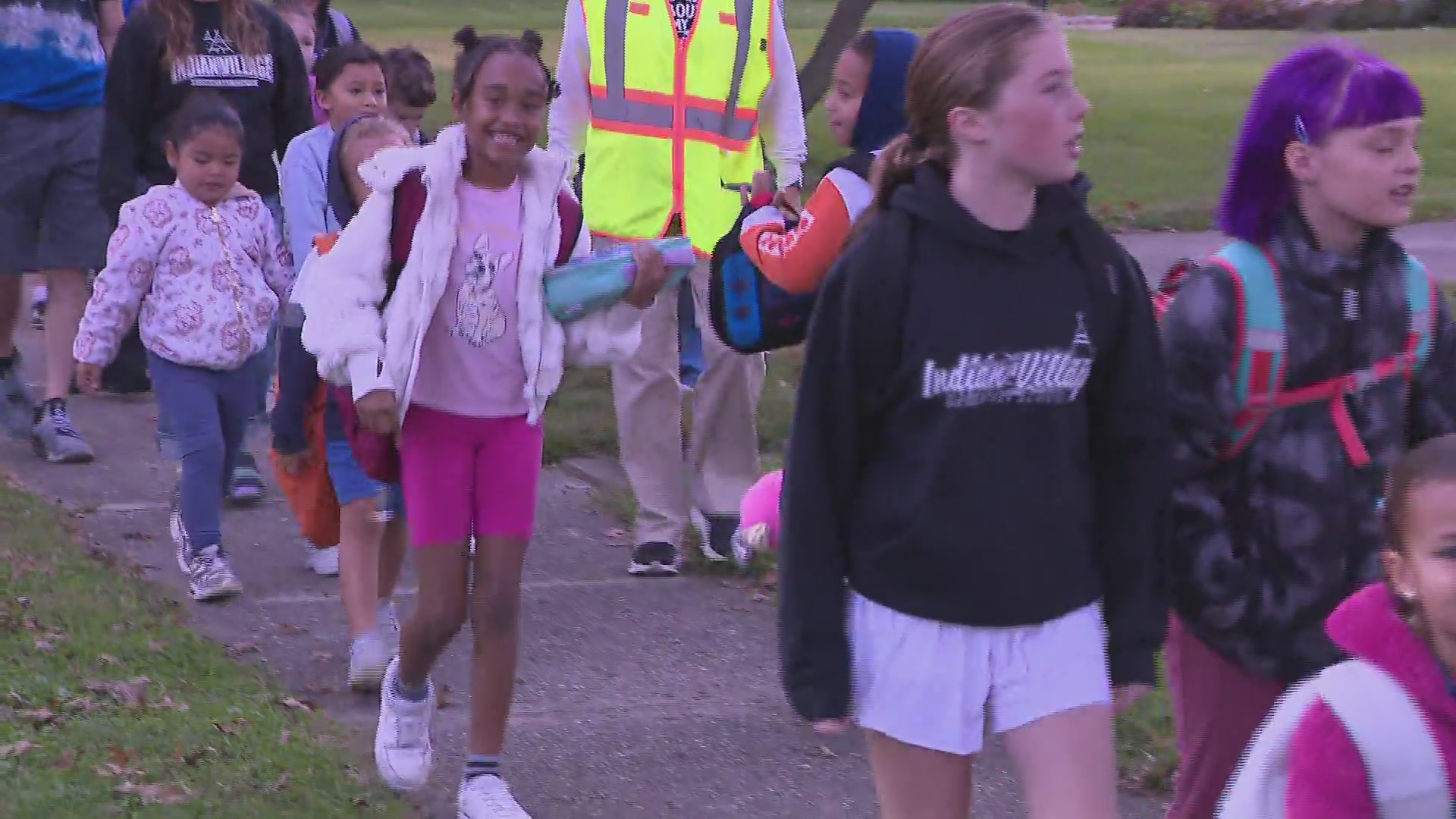Fort Wayne students walk and roll to school