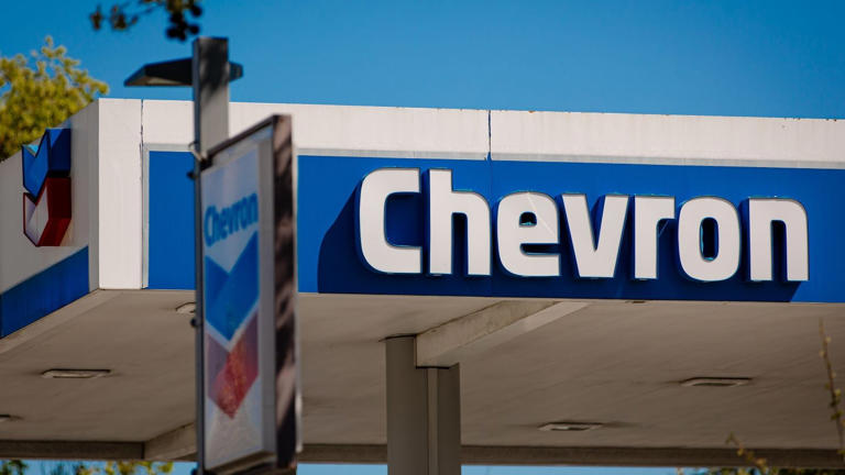 Chevron to sell Hess Midstream stake and DJ Basin assets
