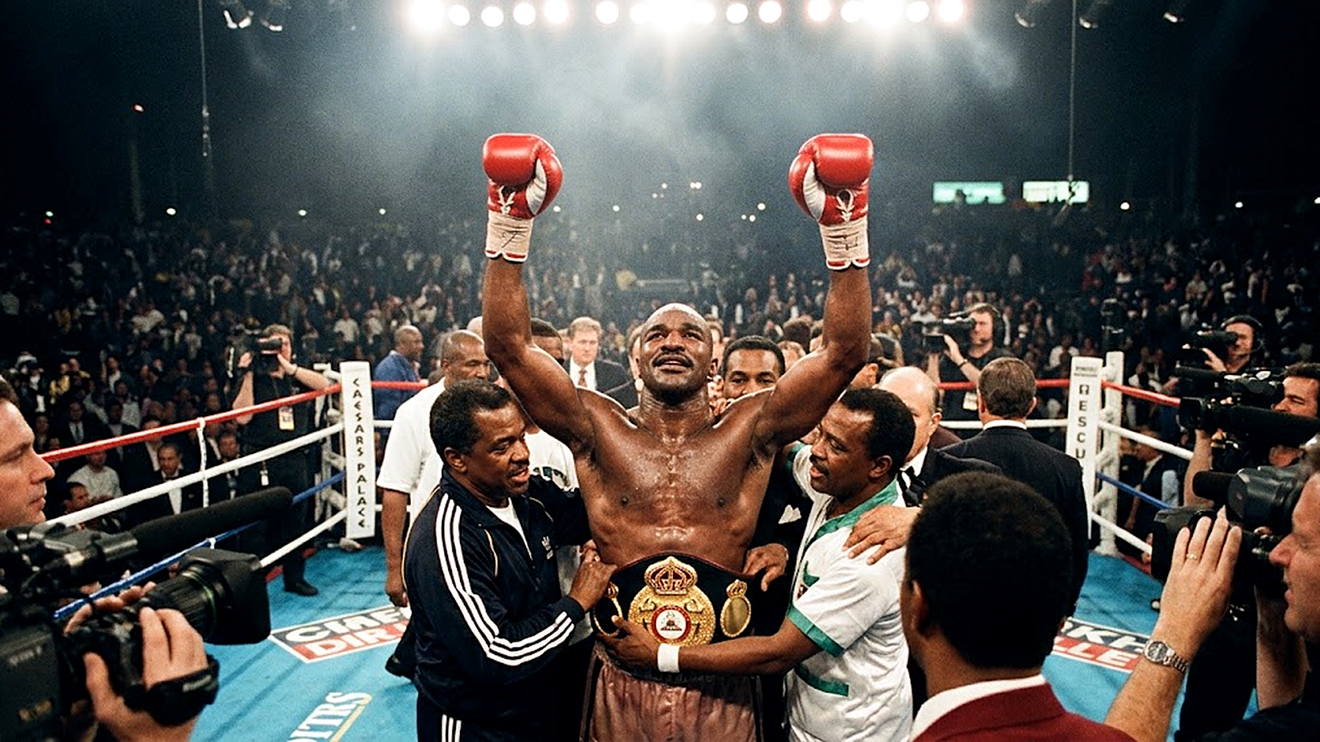 Riddick Bowe vs Evander Holyfield 2, the Fan Man chaos and the tactical ...