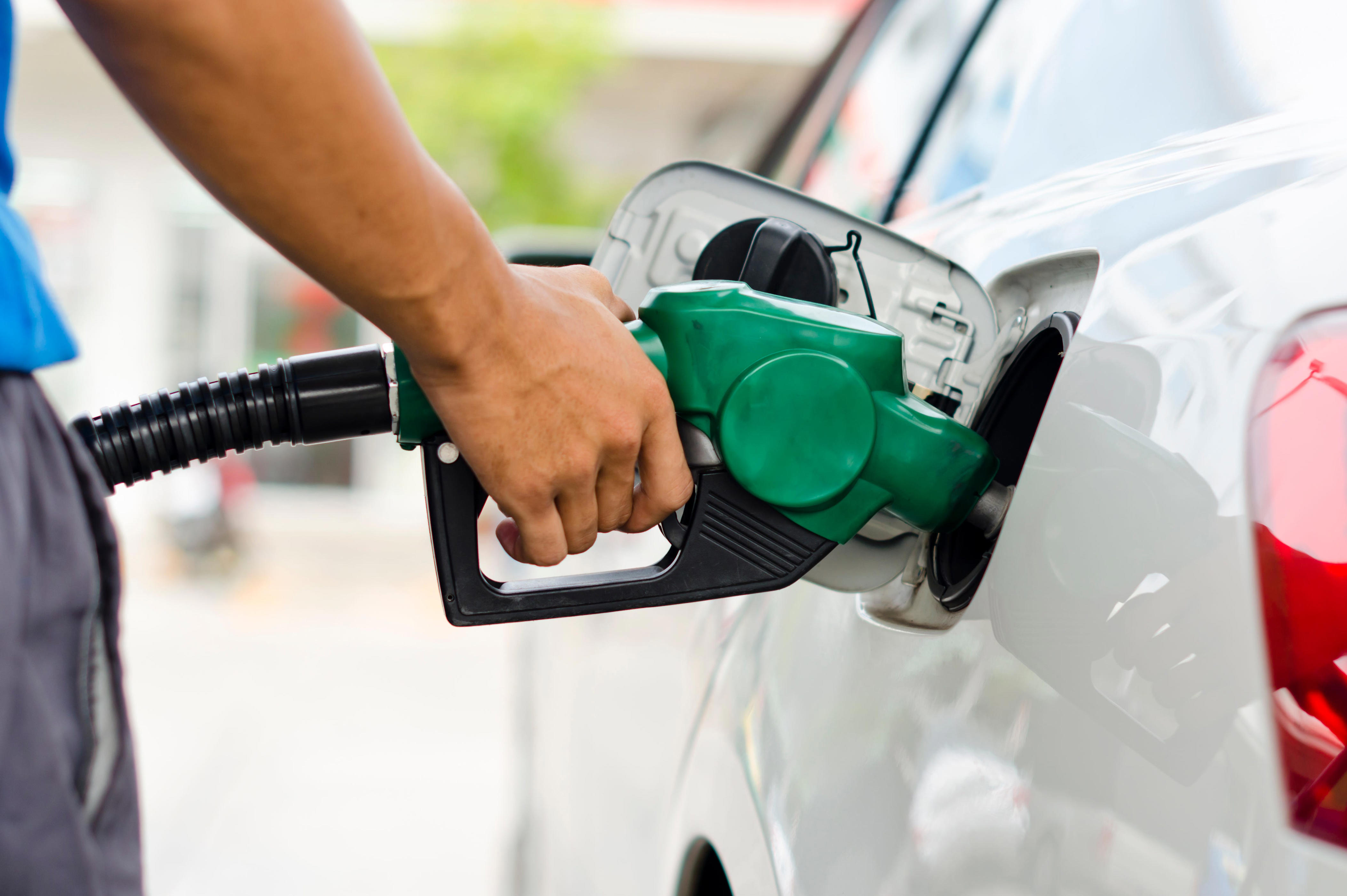 Jacksonville drivers can fill up for less this week. See latest prices