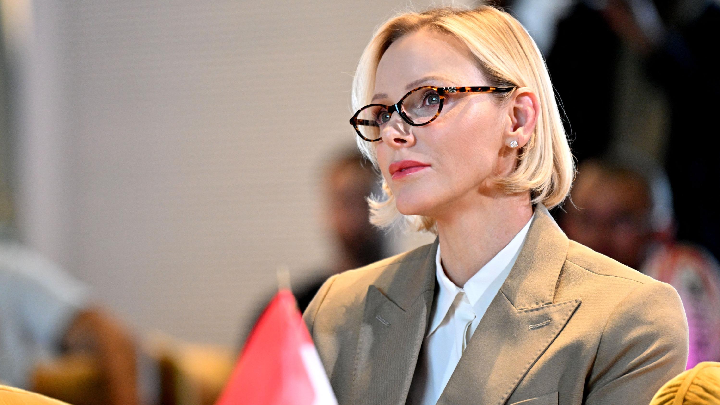 Charlene de Monaco porte des lunettes pour la première fois ! La ...