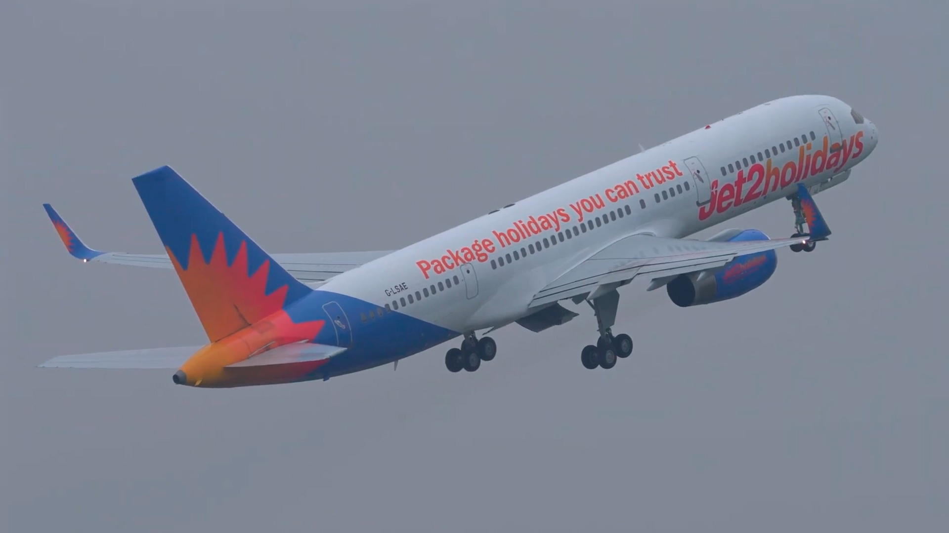Rare Boeing 757 departure caught on camera