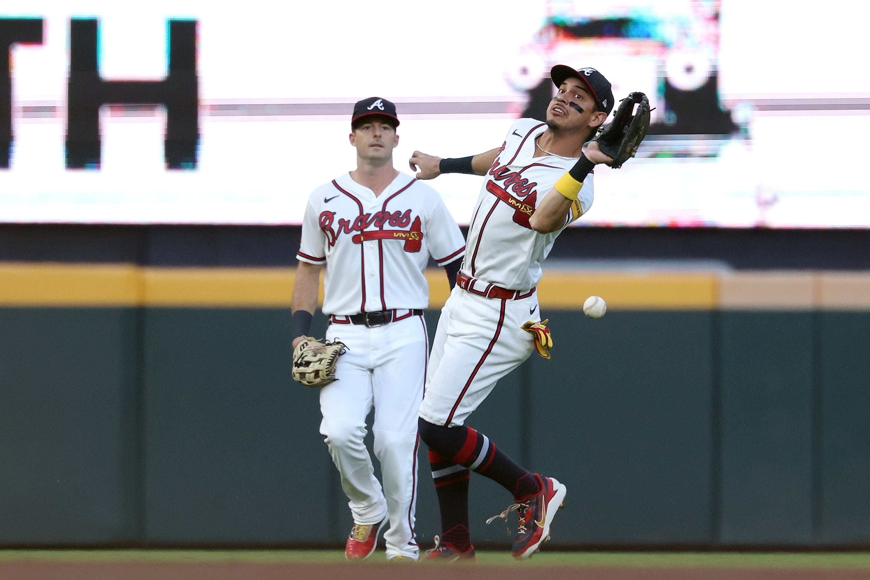 Shohei Ohtani scores, ties NLDS Game 4 on Mauricio Dubón gaffe