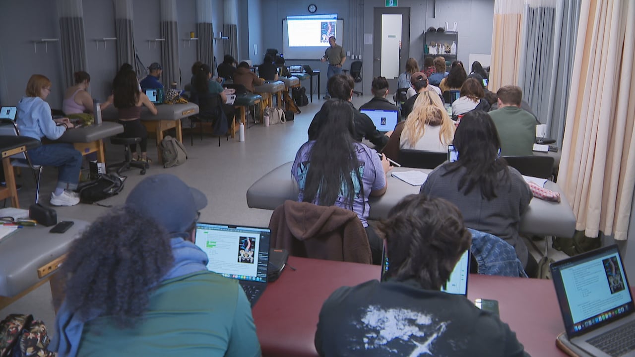 Students left stranded as Ontario halts OSAP funding for private colleges
