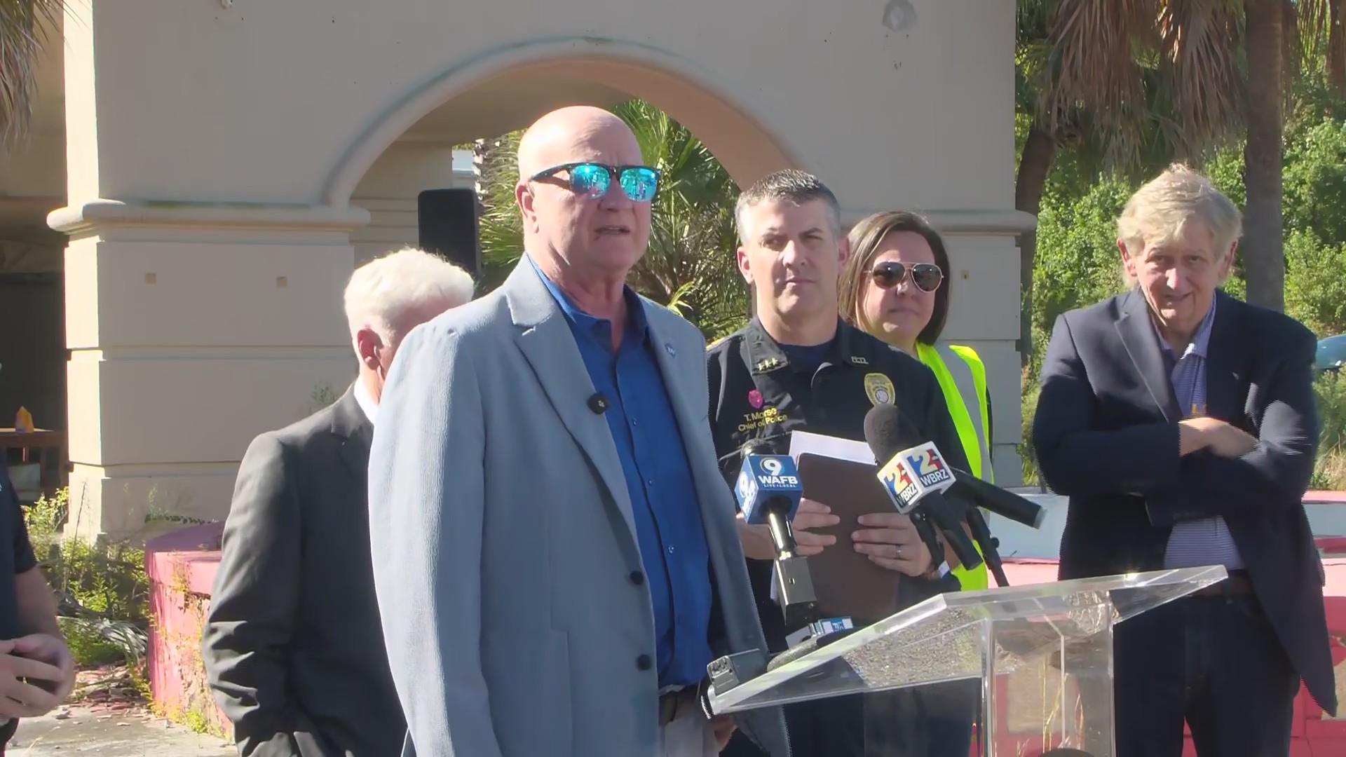 Baton Rouge mayor addresses blight at abandoned hotel hours after fire