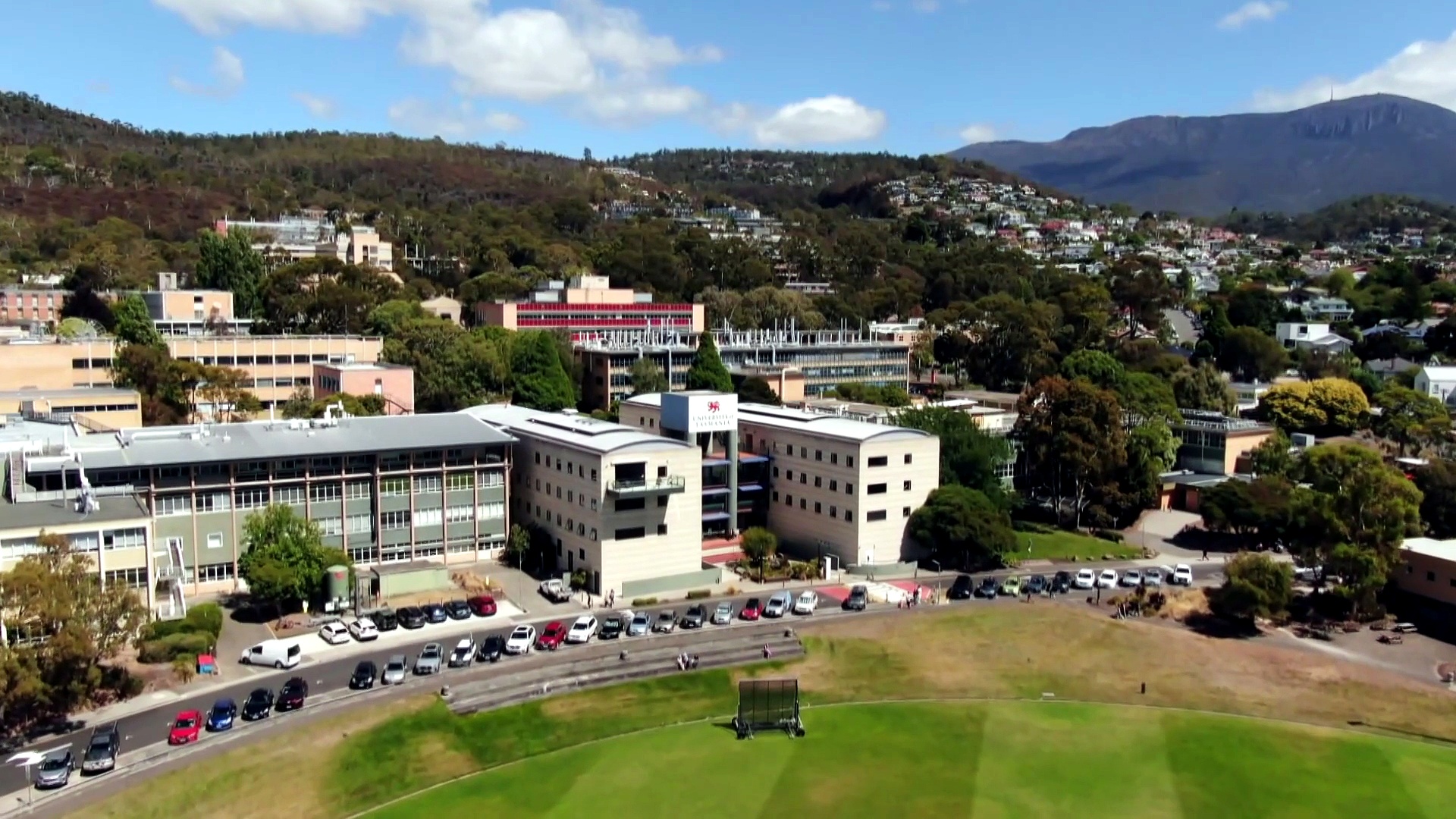 Economist says Tasmania’s only university is in financial trouble