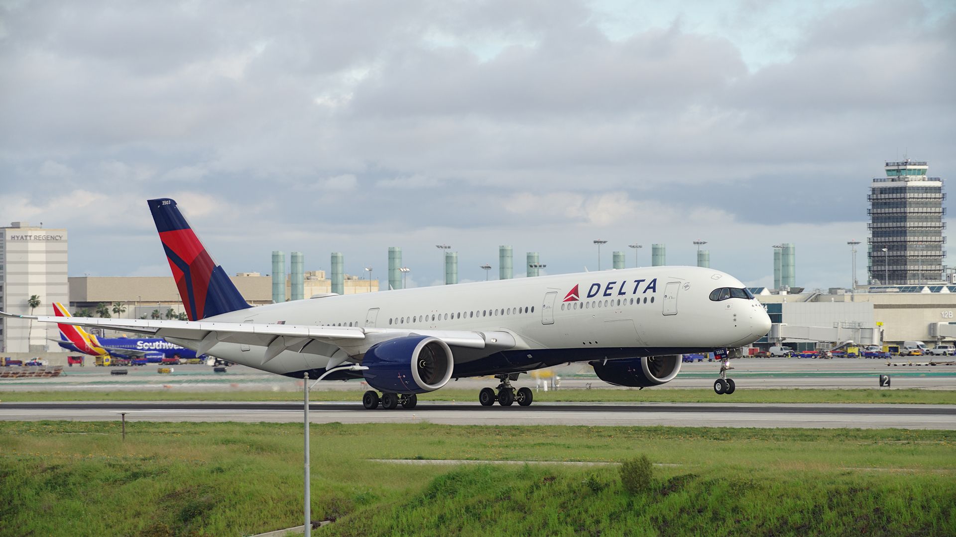 Delta Airbus A350 winglet wedged in Air Canada Boeing 777's tail after ...