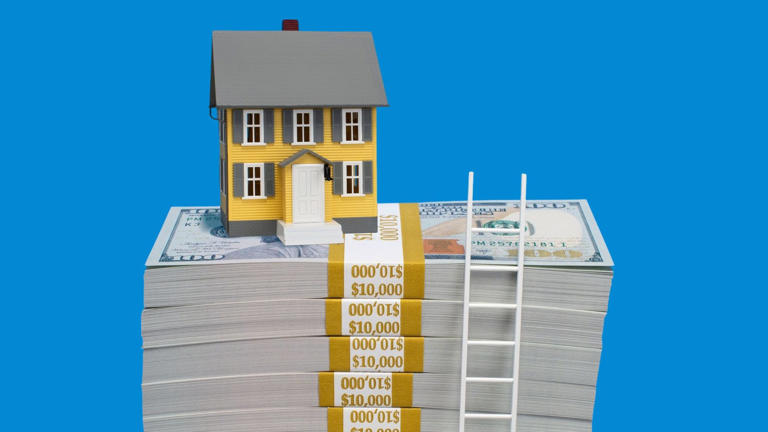Mortgage rates are rising: What homeowners should do now