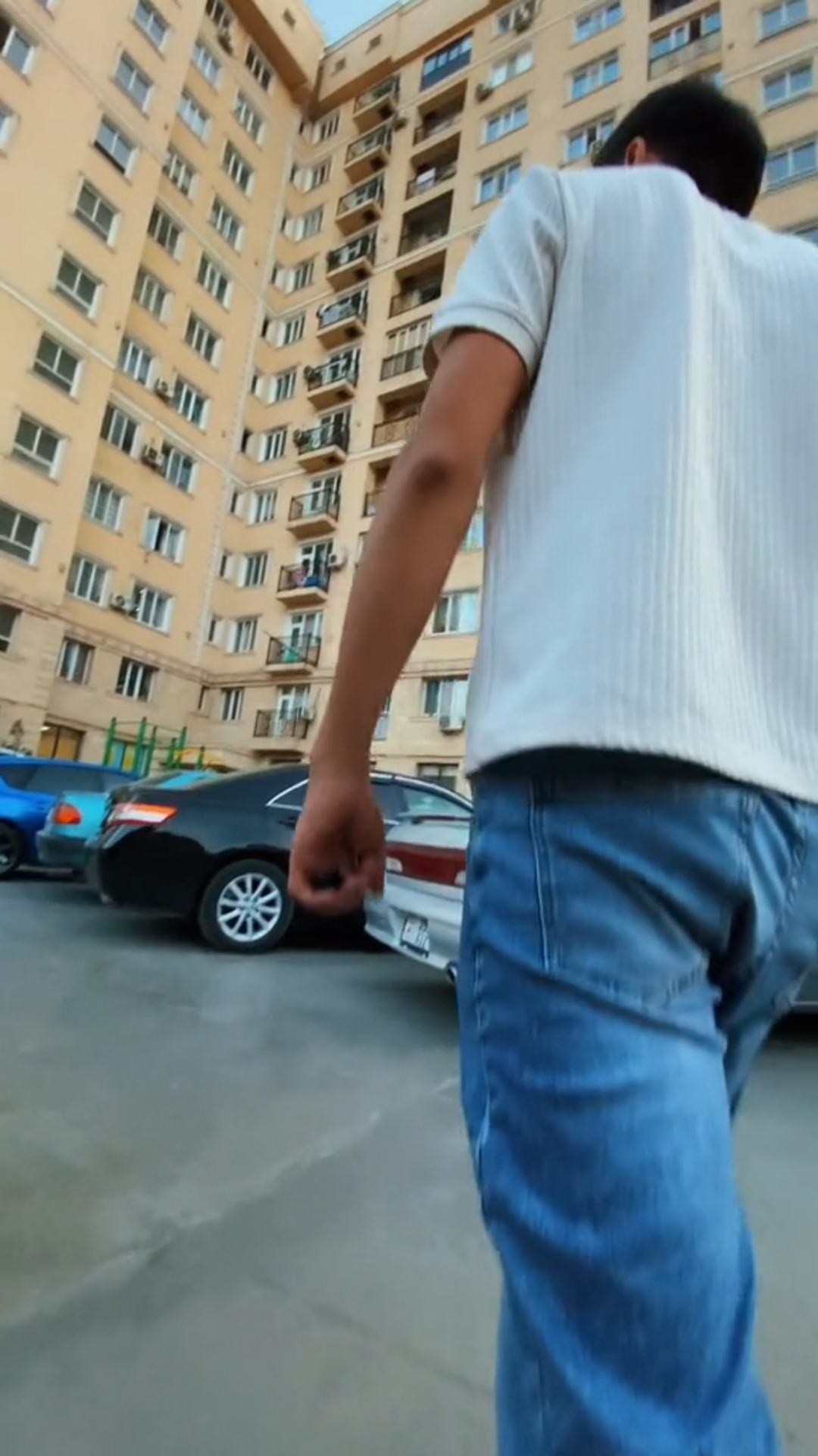 How to capture a dynamic low angle walking shot