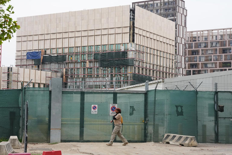 Workers allegedly exploited while building US consulate in Milan sign ...