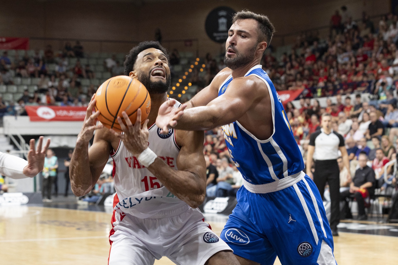85-58. El UCAM Murcia debuta pasando por encima de un histórico europeo ...