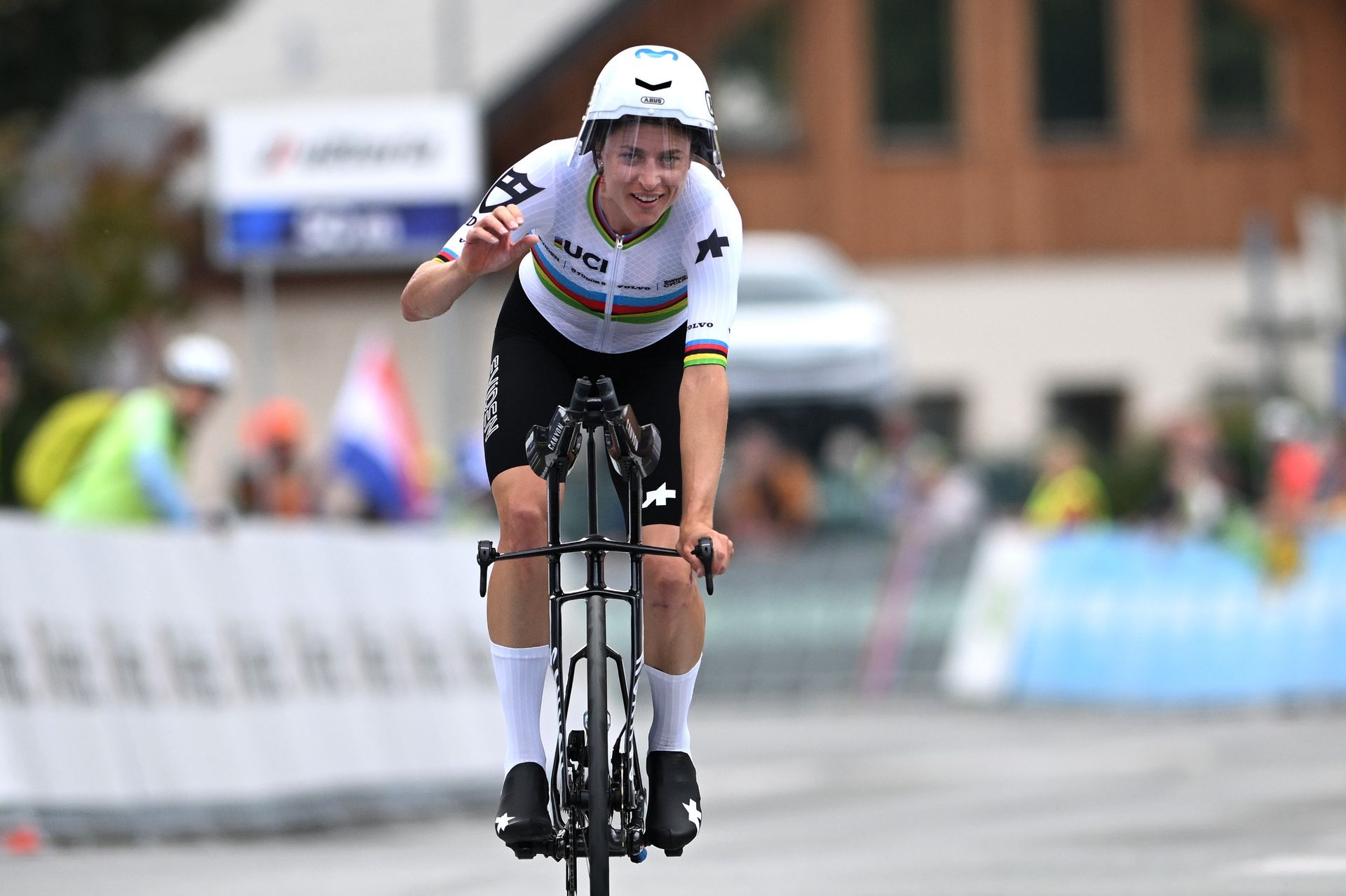 European Championships: Marlen Reusser beats Demi Vollering to win her ...