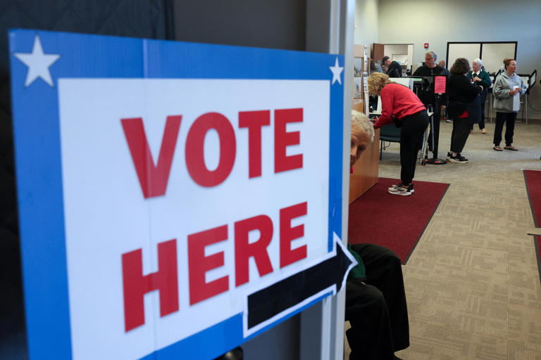 Ohio early in-person voting hours now extend to weekends