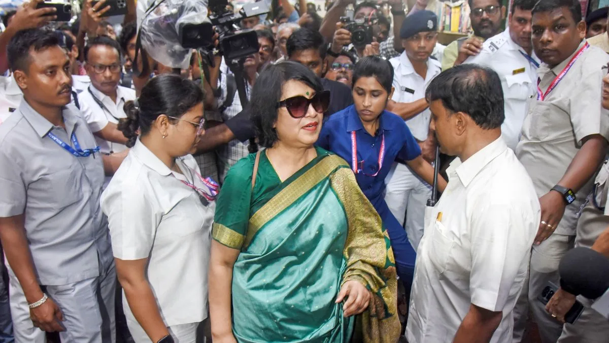Taslima Nasreen back in Kolkata, urges Bangladesh govt to act against ...