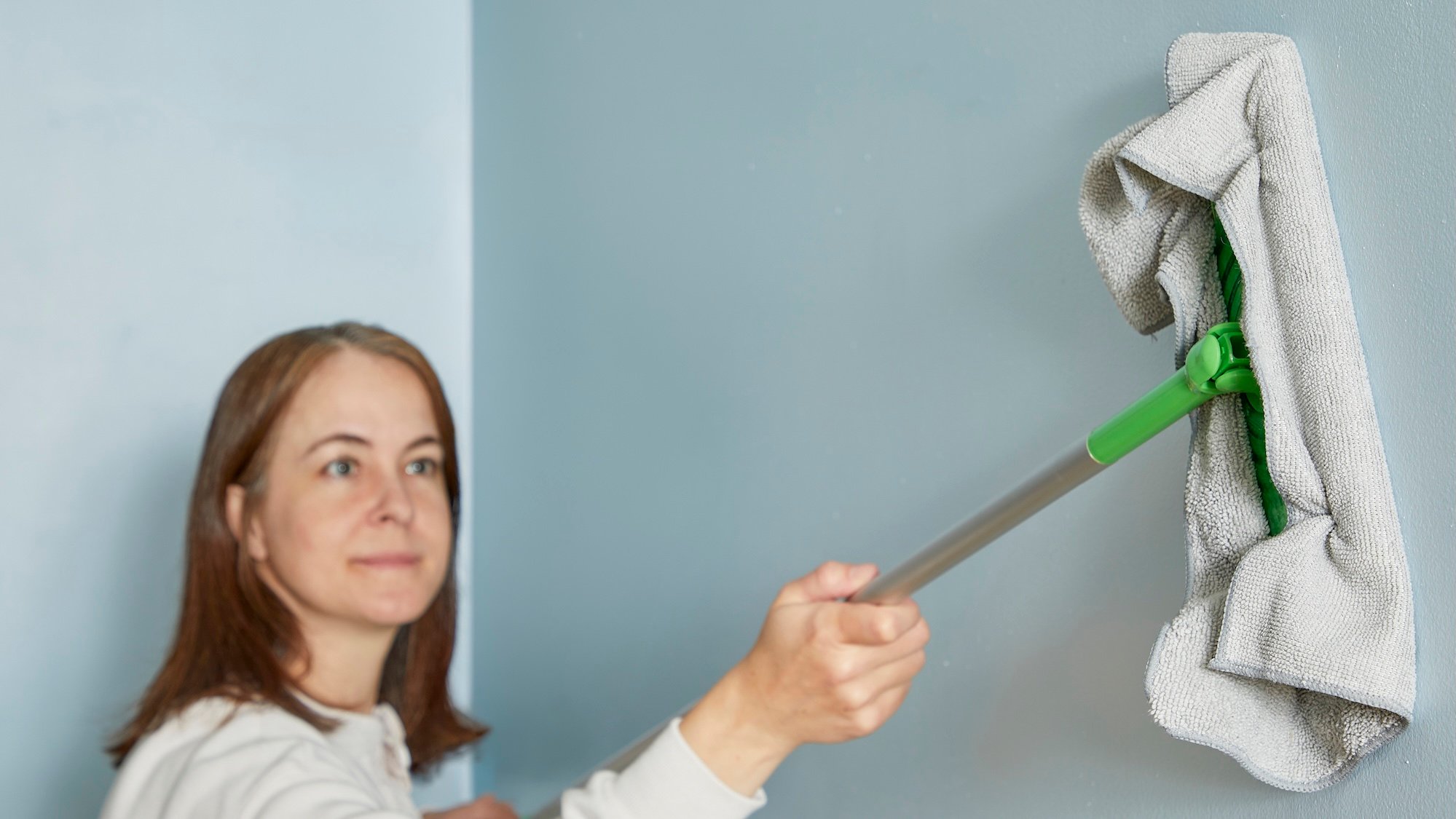 How to clean interior walls before painting them