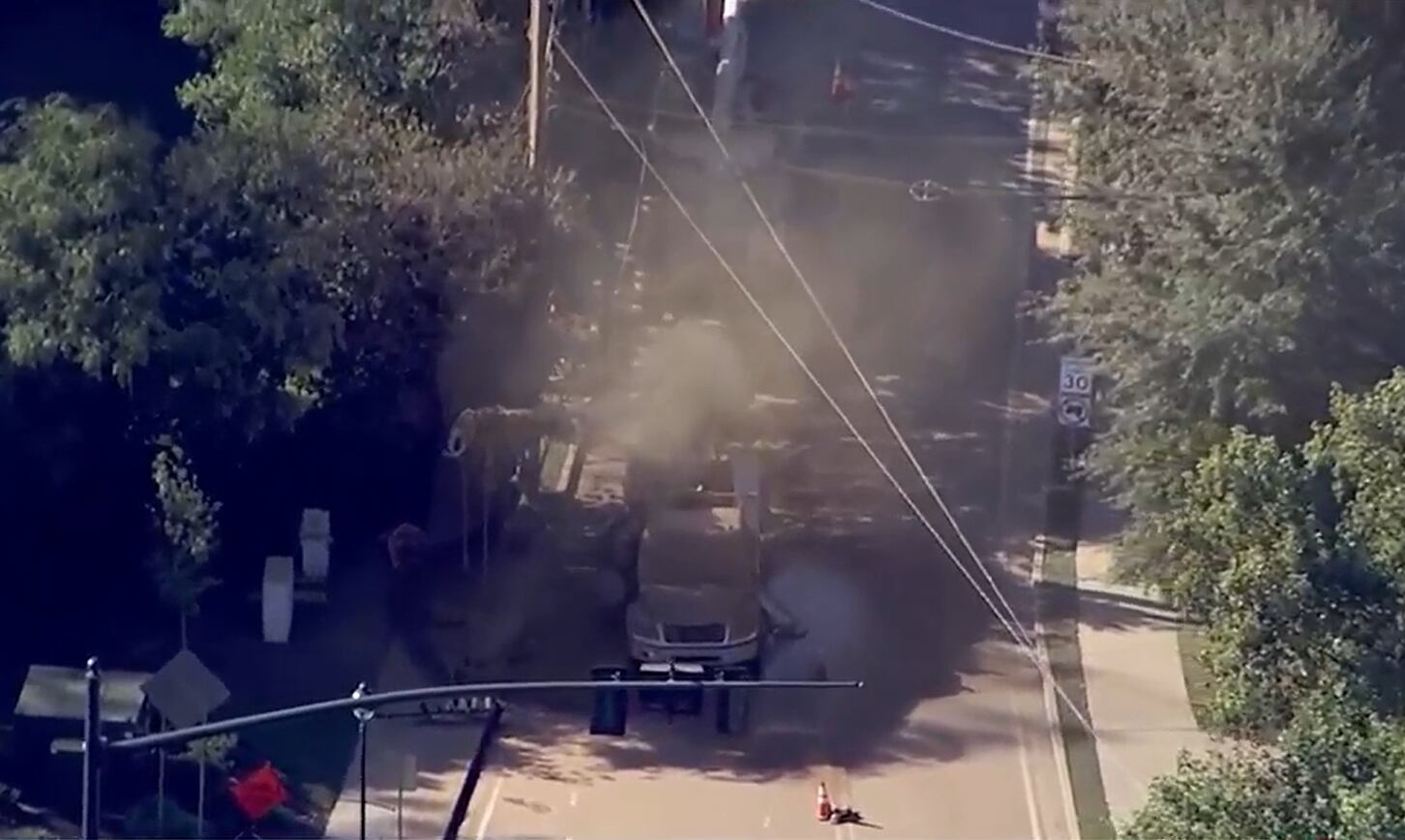 Gas leak closes busy Sandy Springs road