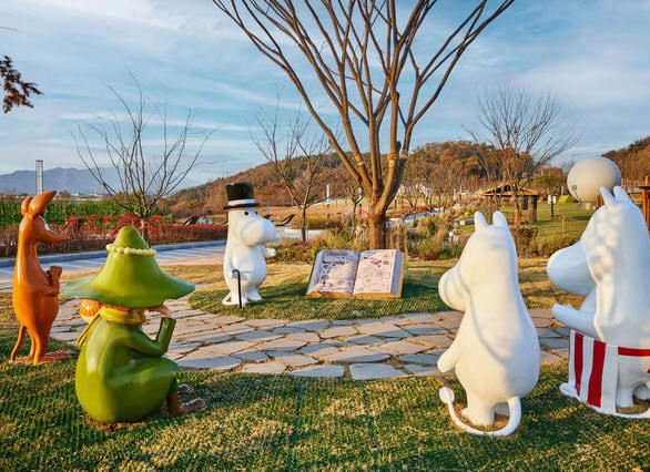 Police raid Uiwang mayor's residence, office in Moomin Park probe