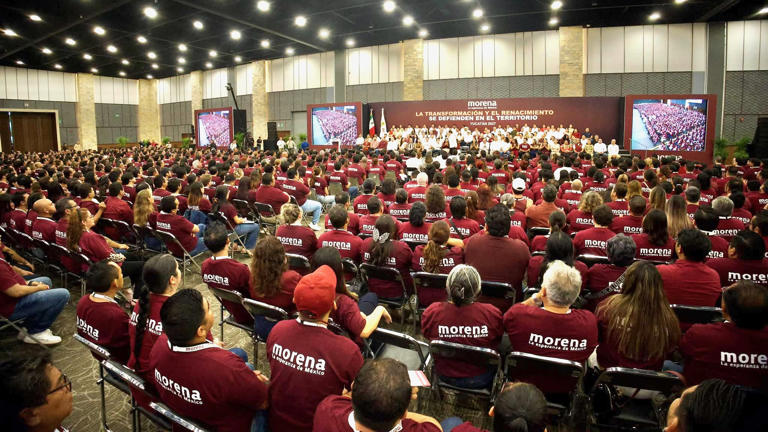 Rupturas, supuestos vínculos con el narco y sin AMLO: 15 datos para festejar los XV de Morena