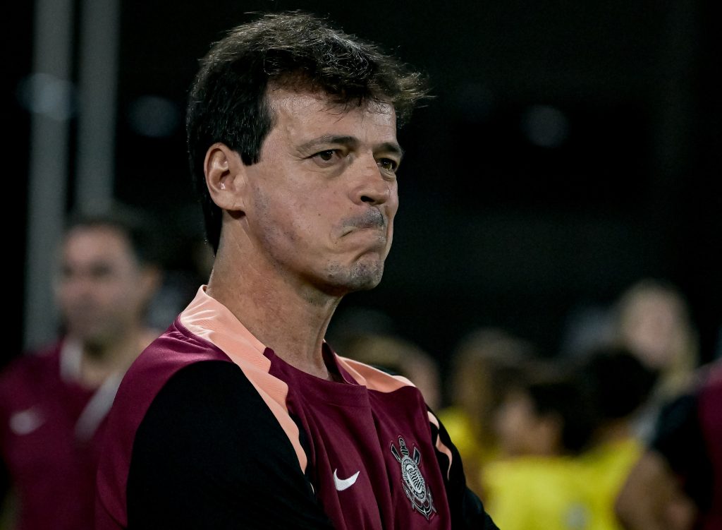Corinthians define nome preferido para substituir Fernando Diniz