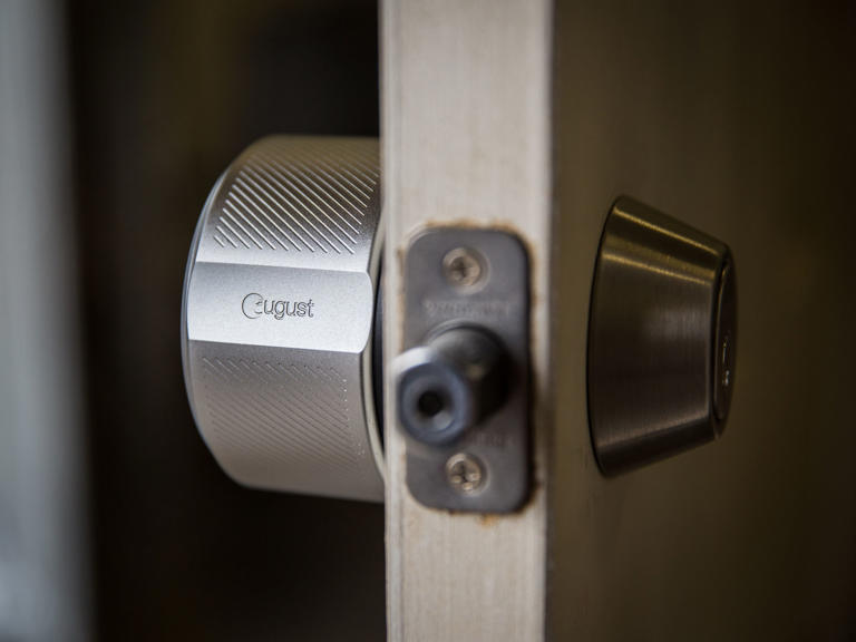Ring’s first-ever smart lock fixes the worst thing about them: a dead ...