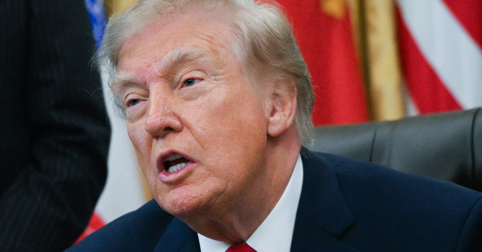 Trump doesn't think Russia plague incident is bioweapon, plans Putin ...