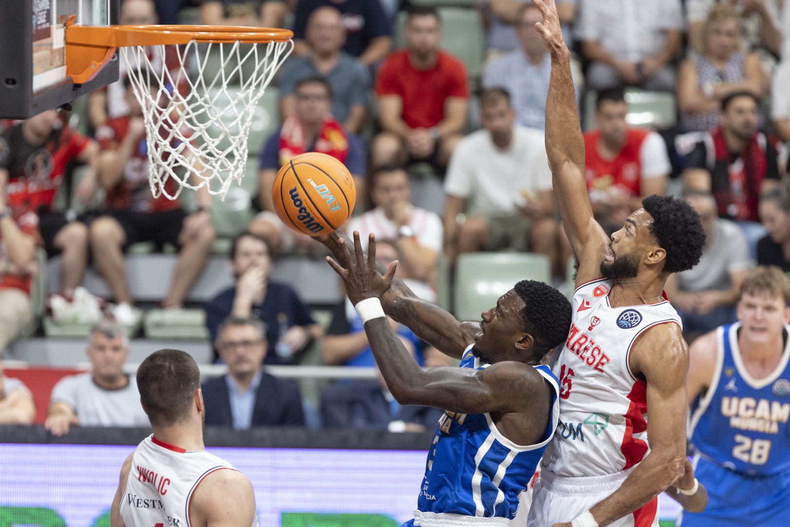 85-58. El UCAM Murcia debuta pasando por encima de un histórico europeo ...